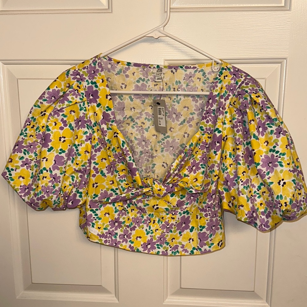 Floral cropped puff sleeve shirt